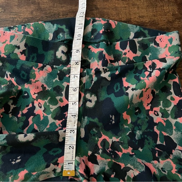 Torrid Full-Length Legging In Camo Floral Size 1X High Rise Stretch Comfy - Picture 11 of 13